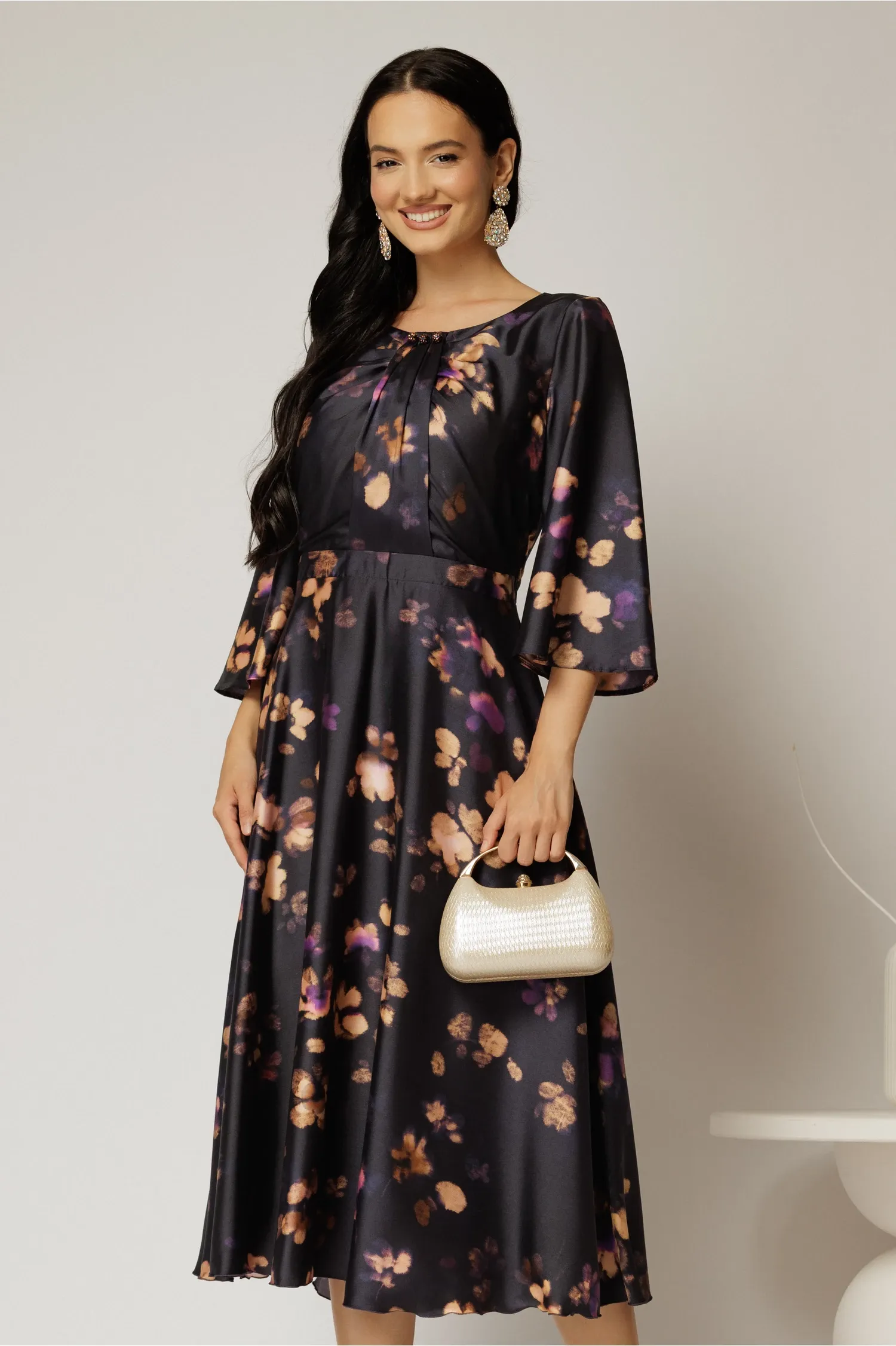 Rochie midi neagra cu imprimeuri mov si detalii la bust 1