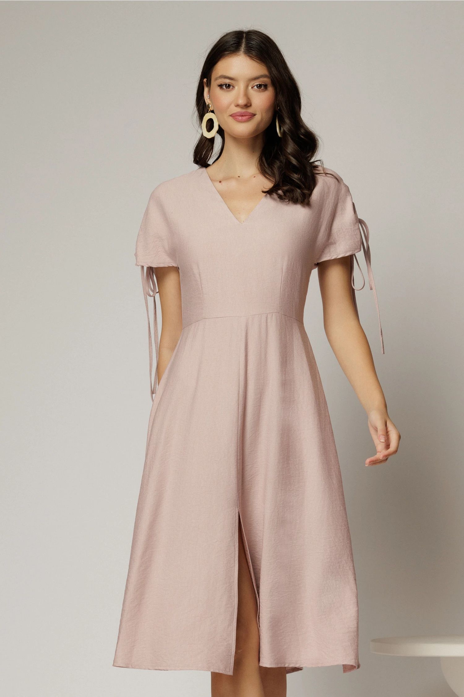 Rochie midi roz din viscoza cu decolteu V si snur la maneci