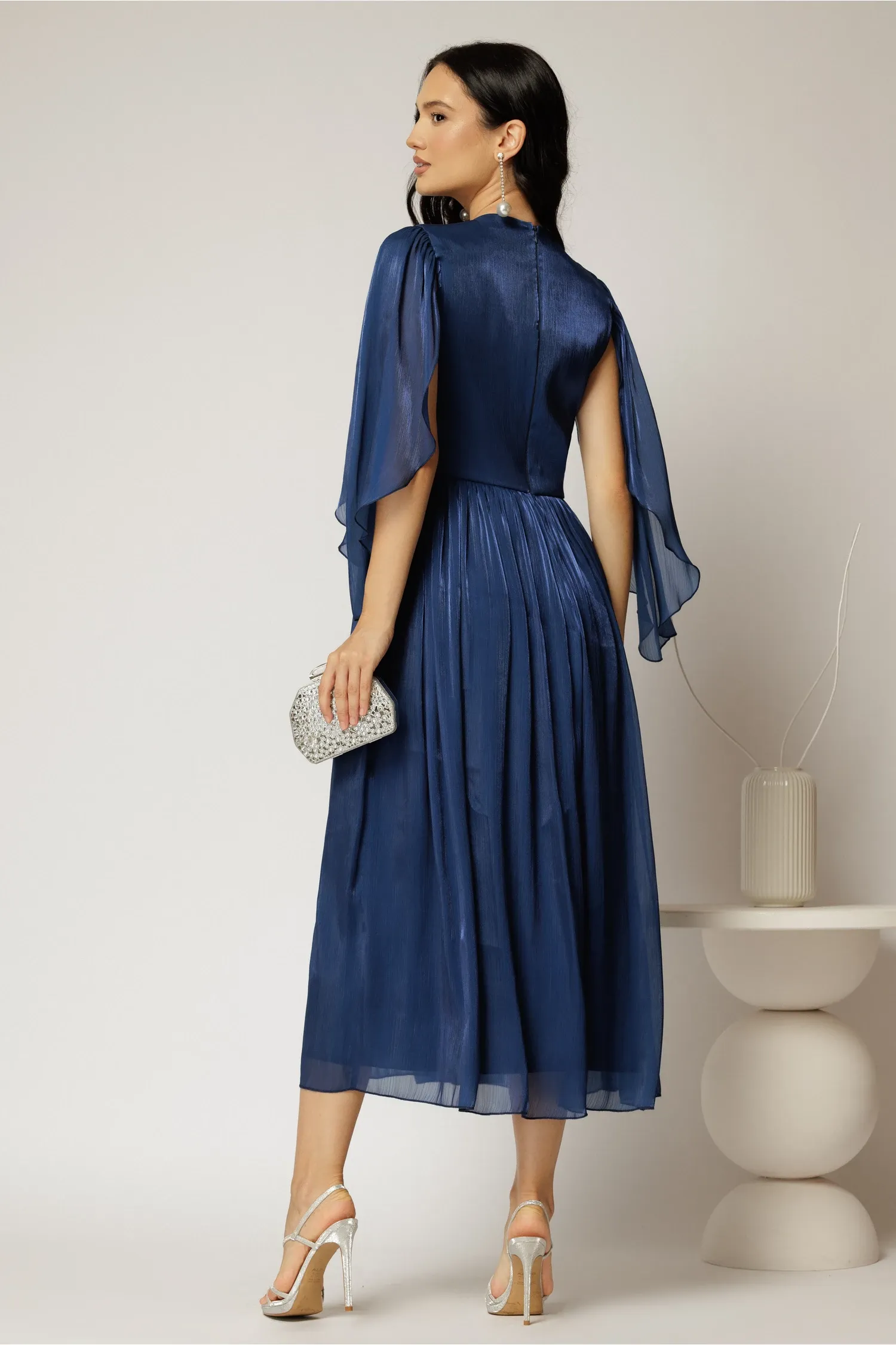 Rochie midi Scarlet bleumarin din voal peliculizat cu maneci ample si deolteu V 2