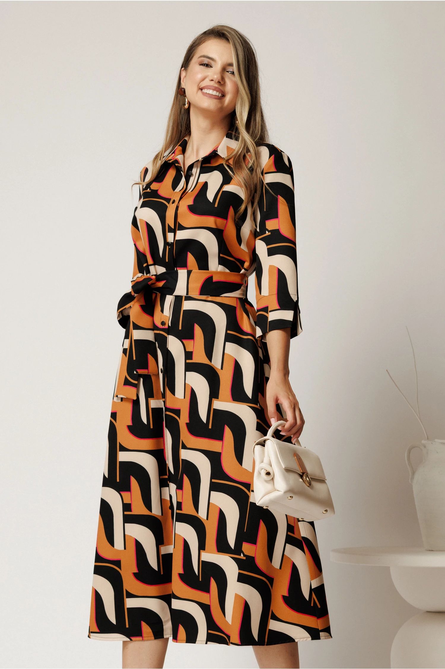 Rochie midi tip camasa maro cu imprimeuri negre si cordon in talie