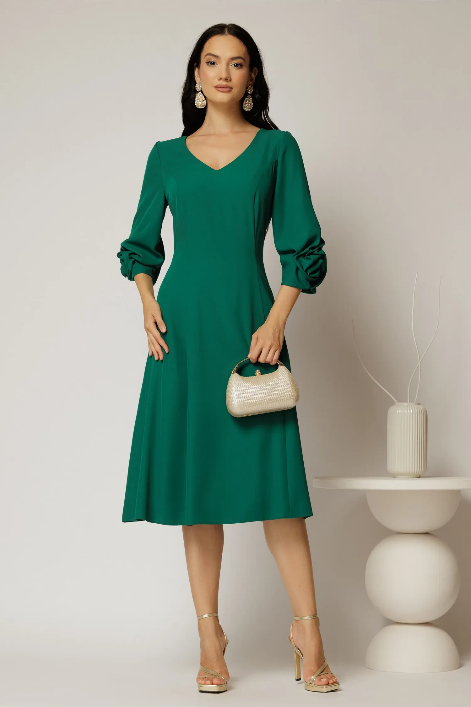 Rochie midi verde din triplu voal cu trandafiri la maneci si decolteu V 3