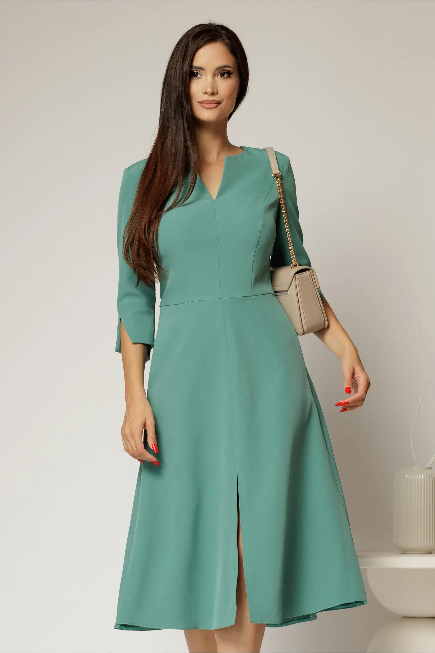 Rochie midi verde turcoaz de zi cu decolteu V si croi clos 1