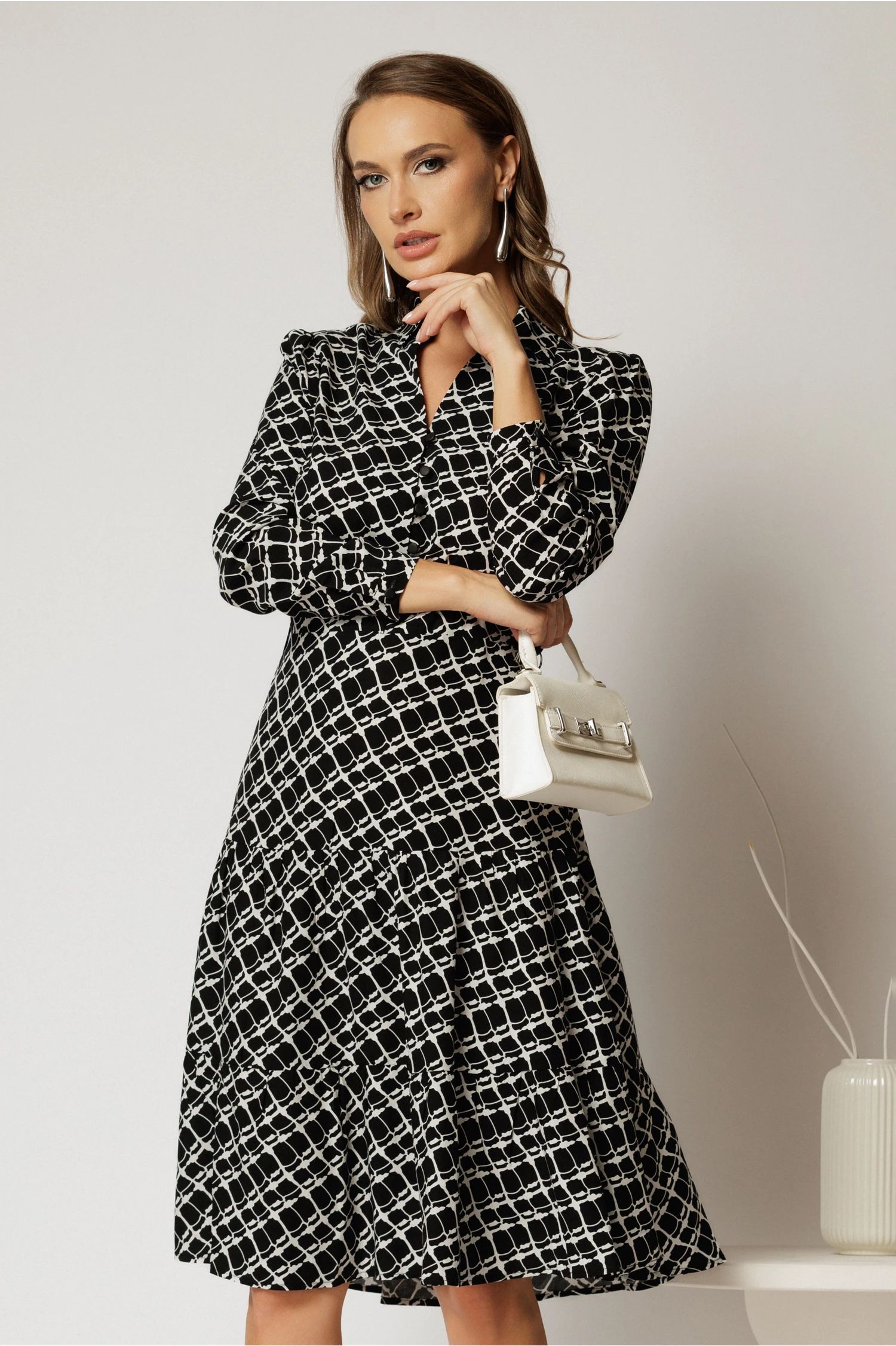 Rochie neagra midi din viscoza si imprimeu alb