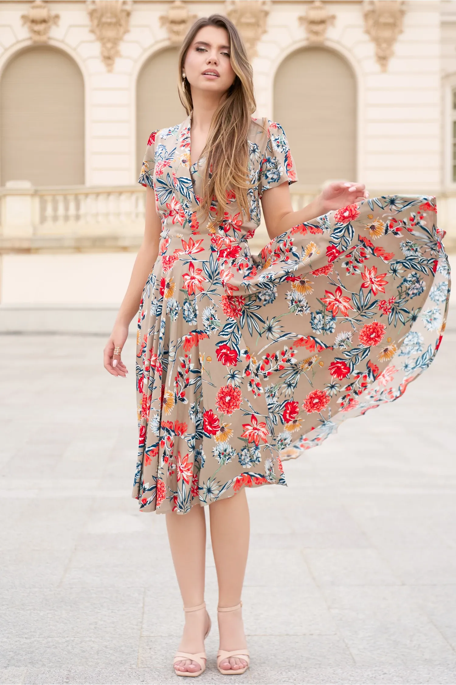 Rochie din viscoza bej cu croi petrecut si imprimeu floral rosu 5