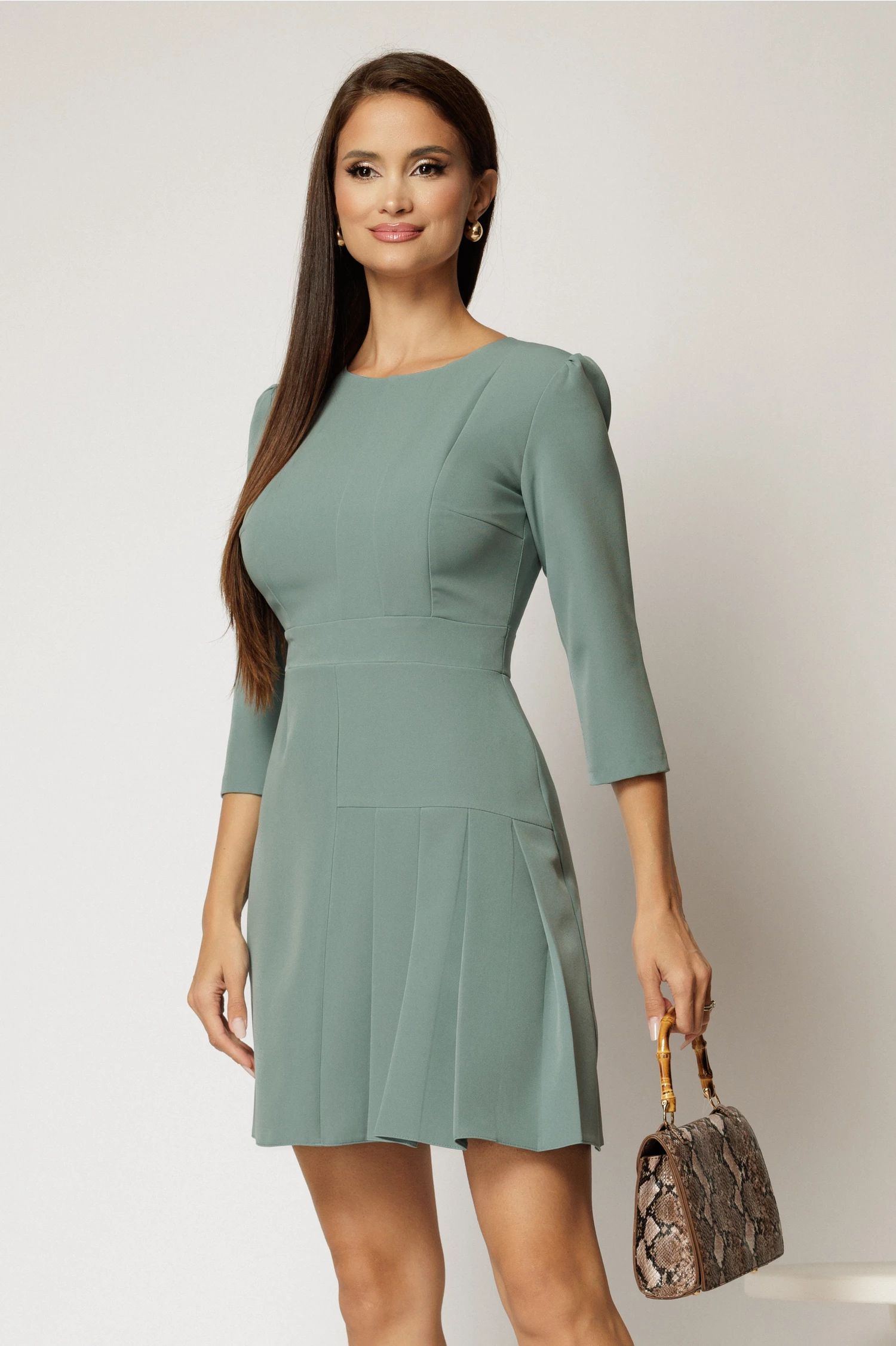 Rochie scurta bleu cu pliuri pe fusta si maneci trei sferturi