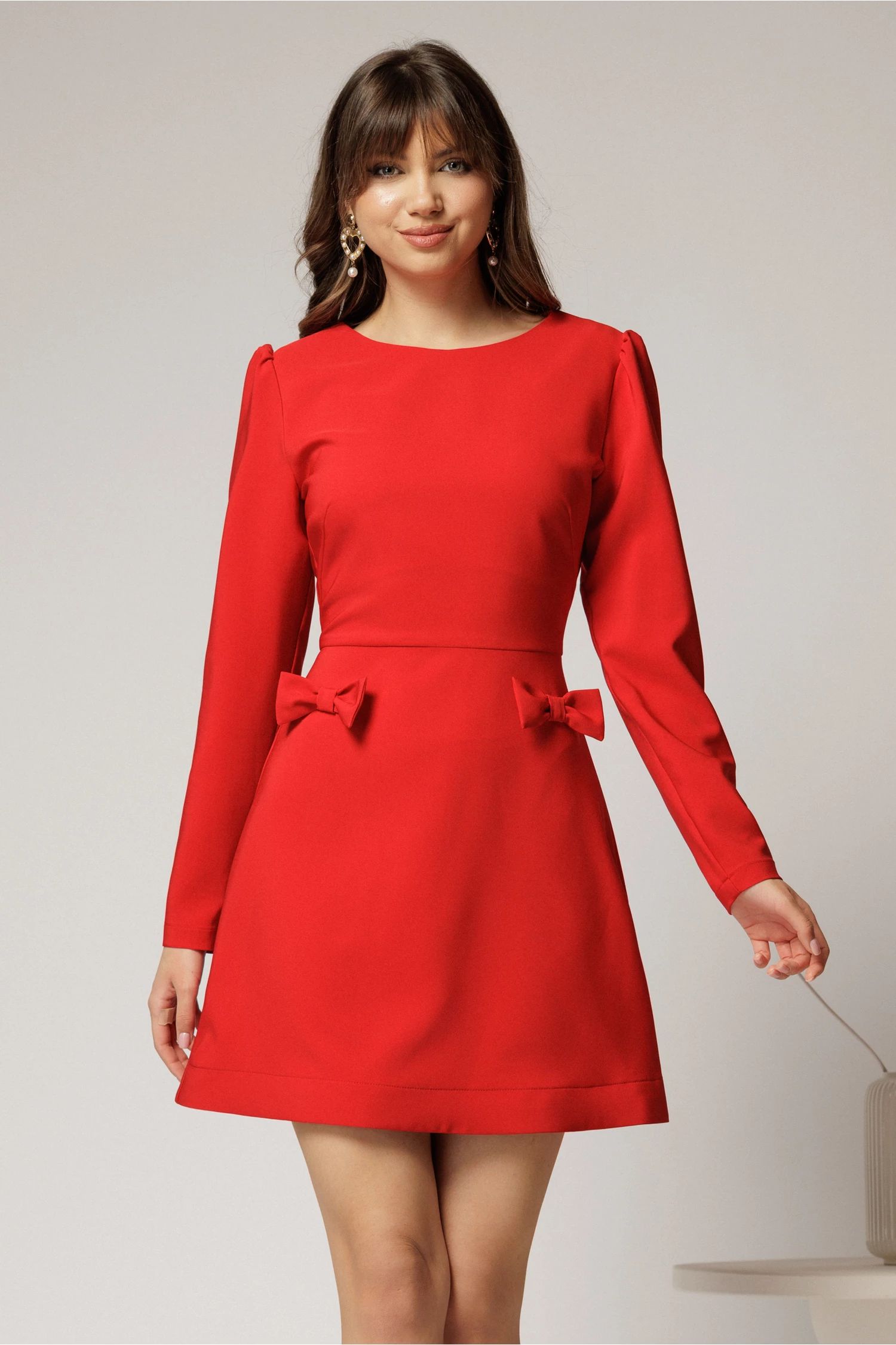 Rochie scurta rosie cu fusta tip A si fundite