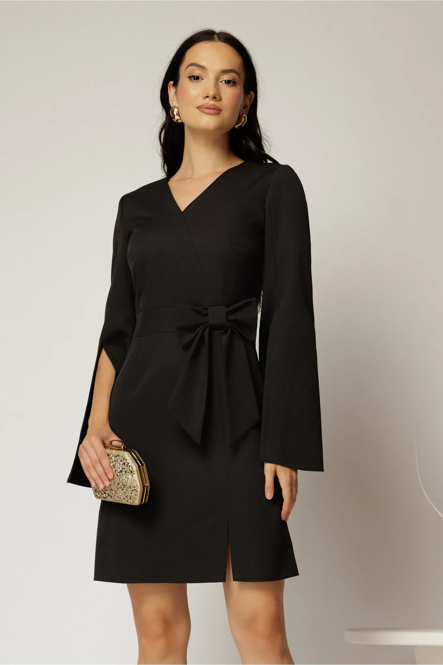 Rochie scurta neagra cu funda ampla in talie si maneci sparte 1