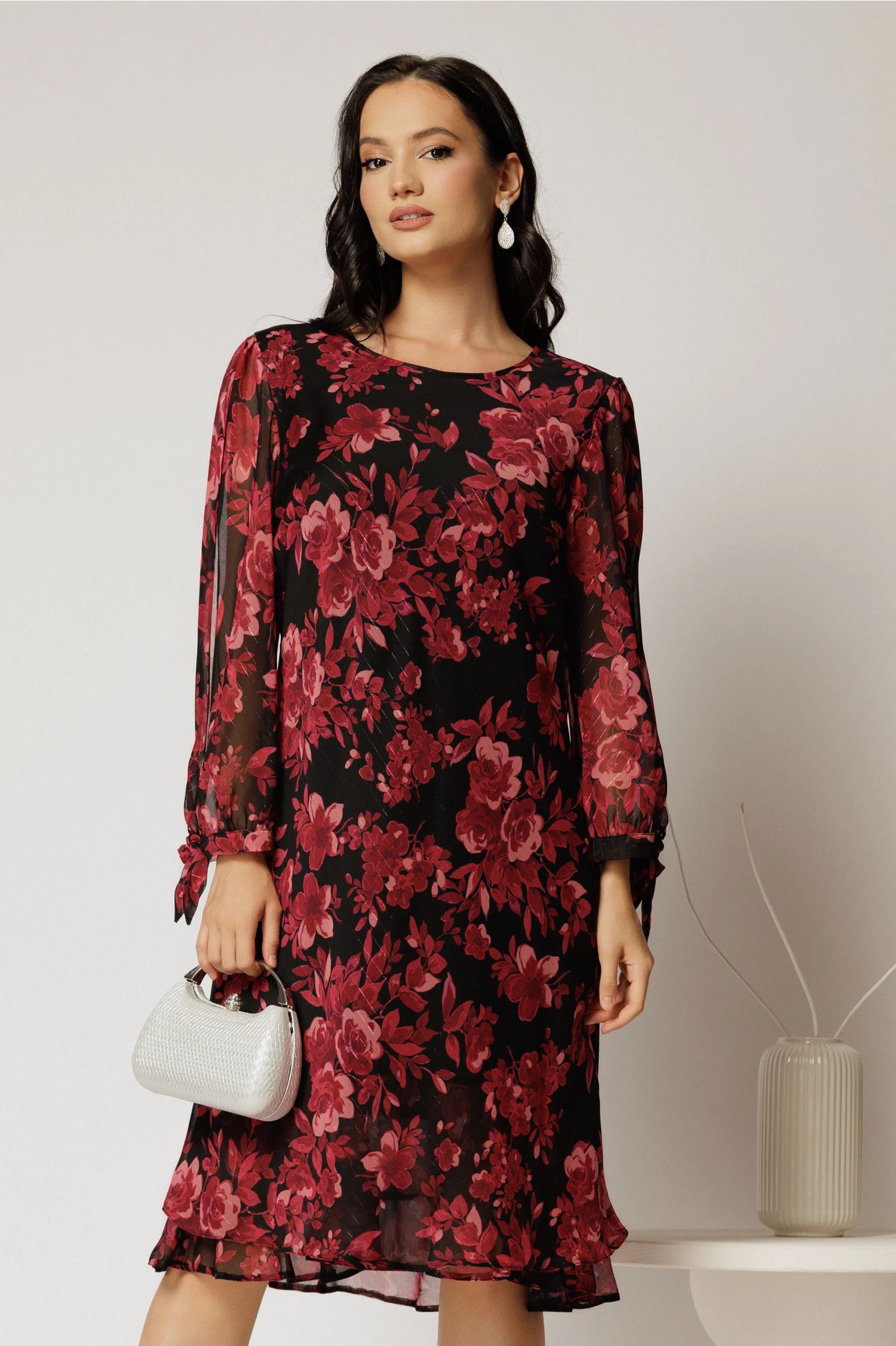 Rochie scurta neagra cu imprimeu grena din voal cu croi drept