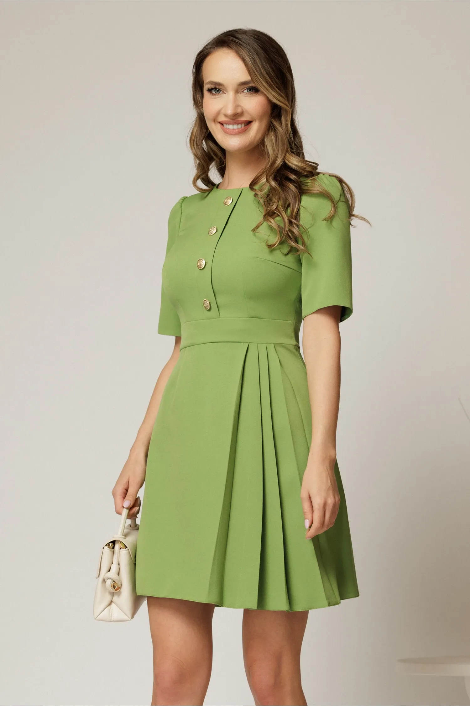 Rochie scurta verde lime cu pliuri pe fusta si nasturi pe bust 1