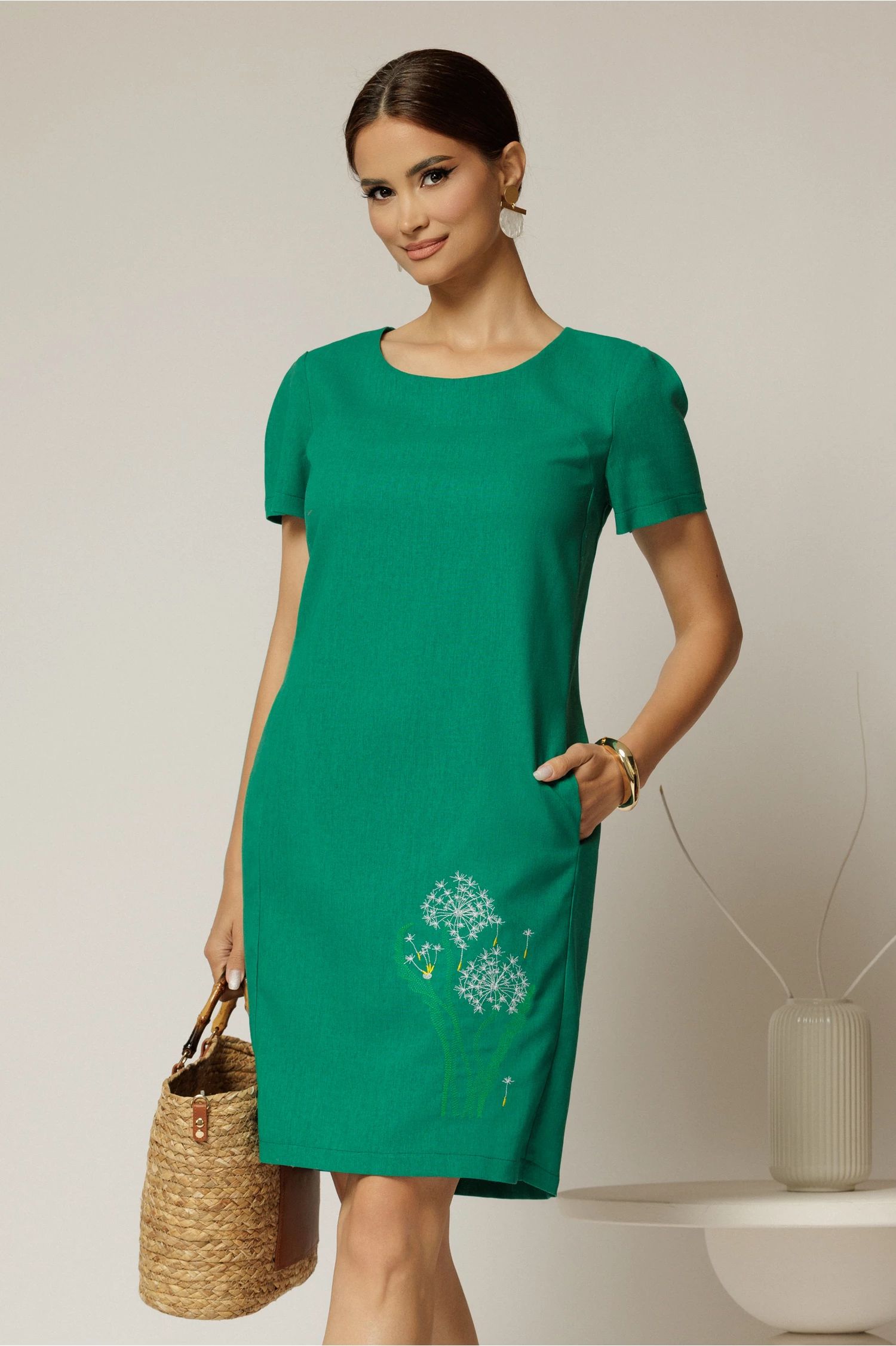 Rochie verde din in cu flori brodate si croi drept