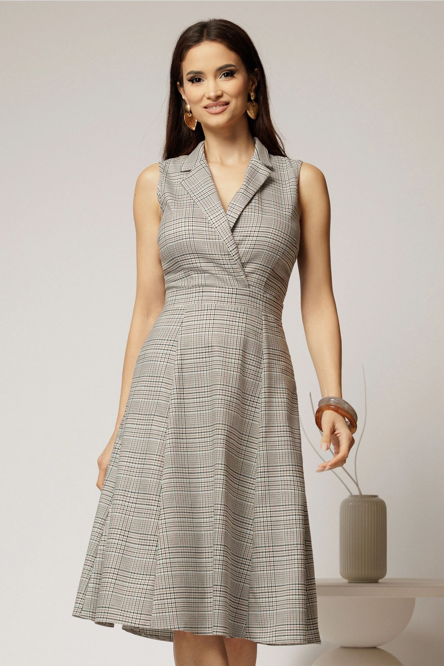 Sarafan DY Fashion din carou bej cu decolteu petrecut