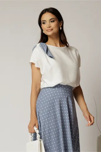Bluza alba din rayon cu funda bleu cu buline