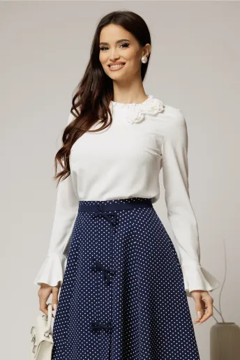 Bluza alba din voal plin cu detaliu floral la guler si gulerul incretit