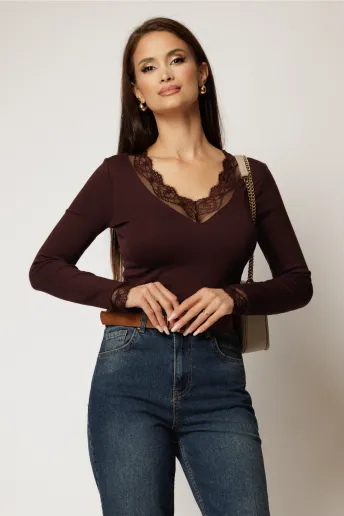 Bluza bordo cu dantela la bust si maneci