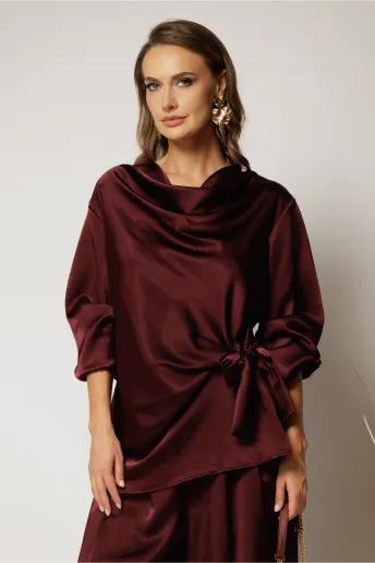 Bluza bordo din satin cu croi lejer si nod in talie