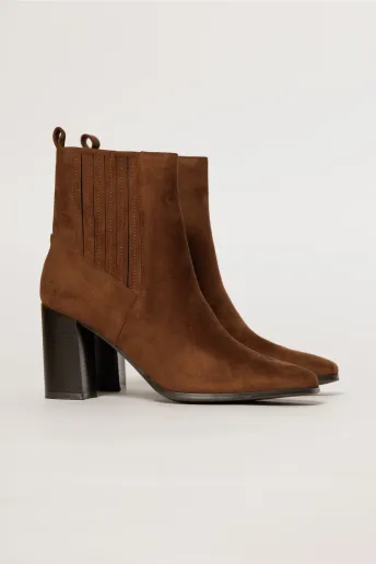 Botine maro din piele ecologica cu design modern si toc patrat