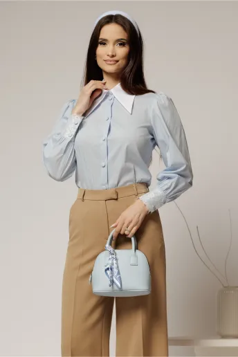 Camasa bleu din poplin cu guler ascutit si mansete cu dantela