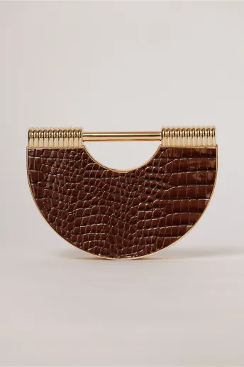 Clutch maro cu design deosebit si aspect de piele de crocodil