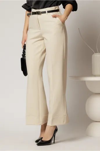 Pantaloni bej din stofa cu croi larg si curea in talie