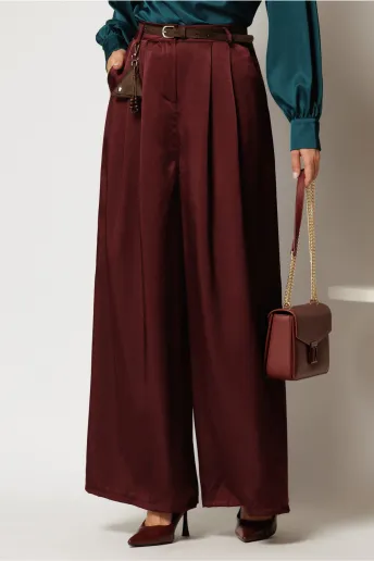 Pantaloni bordo din satin cu croi larg si curea in talie