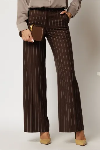 Pantaloni DY Fashion lungi maro cu dungi din stofa si croi lejer