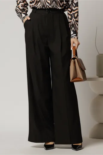 Pantaloni negri lungi cu croi lejer si pense din talie