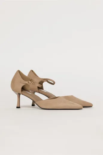 Pantofi eleganti bej cu aspect catifelat si bareta