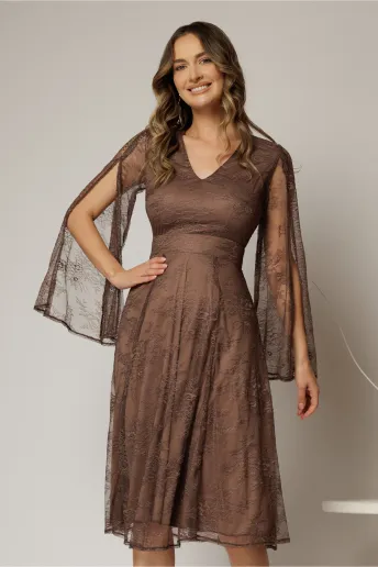 Rochie DY Fashion maro din dantela cu maneci lungi crapate si decolteu in V