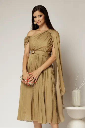 Rochie midi aurie de ocazie din voal peliculizat cu o maneca ampla si brosa pe talie