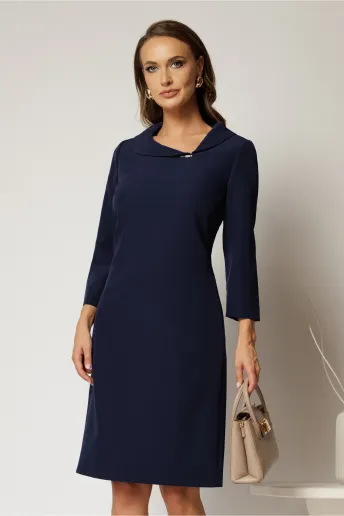 Rochie midi bleumarin cu croi drept cambrat si decolteu elegant