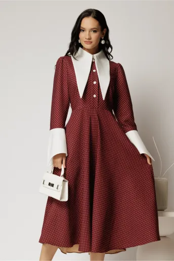 Rochie midi bordo cu buline mici si guler ascutit