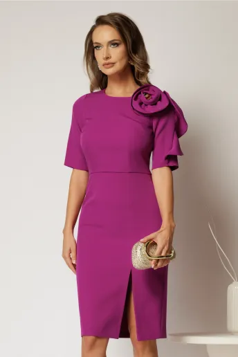 Rochie midi conica magenta cu detaliu amplu floral la bust