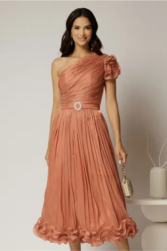 Rochie midi roz coniac din voal peliculizat cu volanase pe fusta