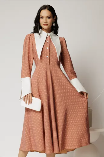 Rochie midi roz cu buline mici si guler ascutit