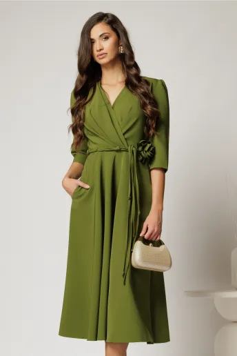 Rochie midi verde din stofa in clos cu floare in talie