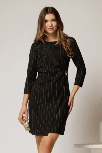 Rochie neagra scurta cu croi petrecut si dungi bej