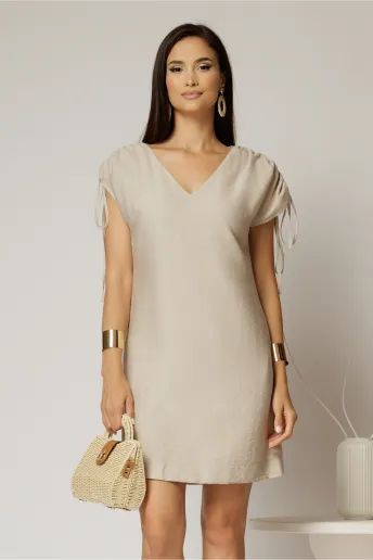 Rochie scurta bej cu croi drept din rayon cu decolteu in V si snur la maneci