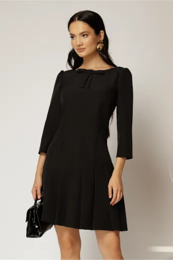 Rochie scurta neagra cu pliuri pe fusta si funda la bust