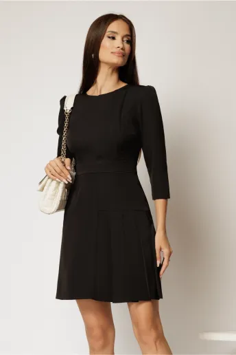 Rochie scurta neagra cu pliuri pe fusta si maneci trei sferturi