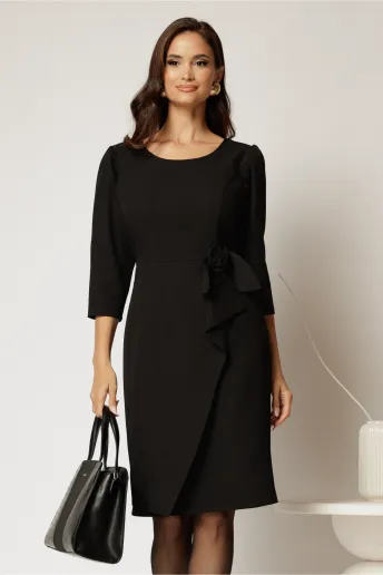 Rochie scurta neagra din stofa cu croi conic si detaliu floral