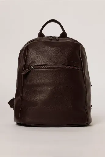 Rucsac casual maro ciocolatiu cu buzunar frontal si aspect rafinat