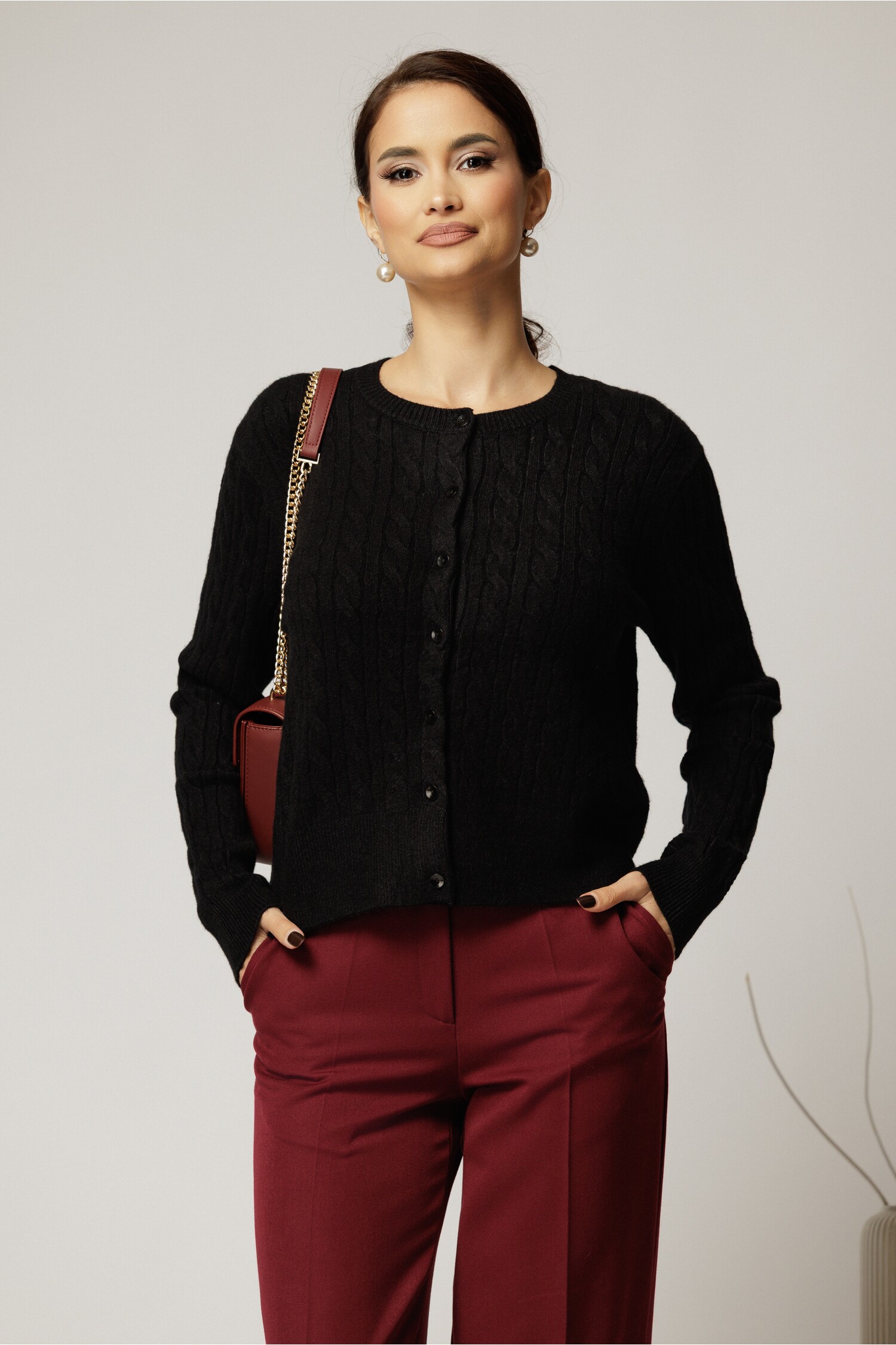 Pulover negru din tricot cu inchidere cu nasturi