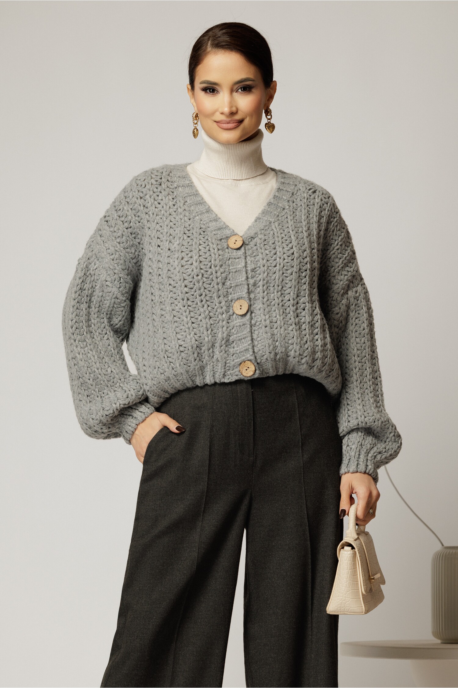 Pulover scurt gri tricotat lejer