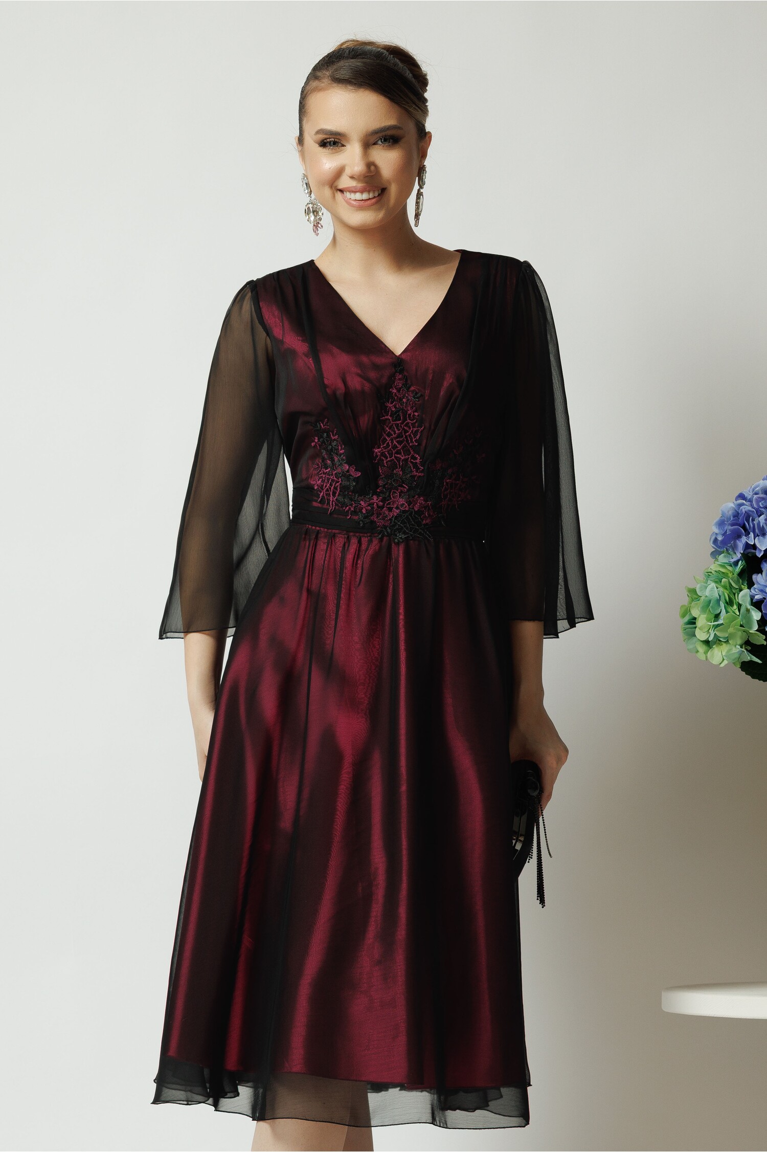 Rochie Viada din voal magenta cu broderie pe bust