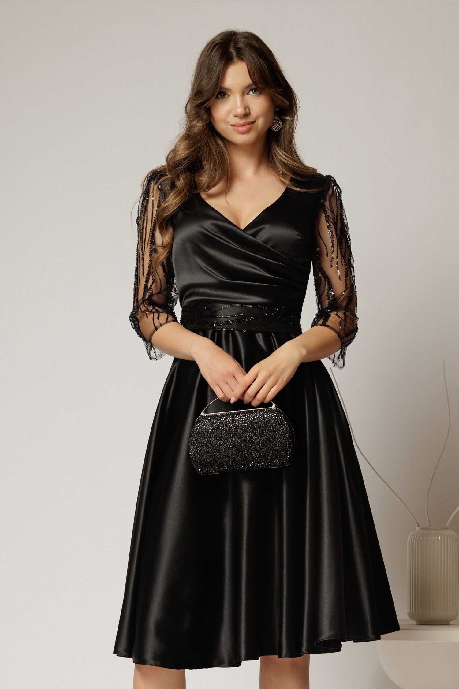 Rochie Adria neagra din tafta in clos cu cordon in talie
