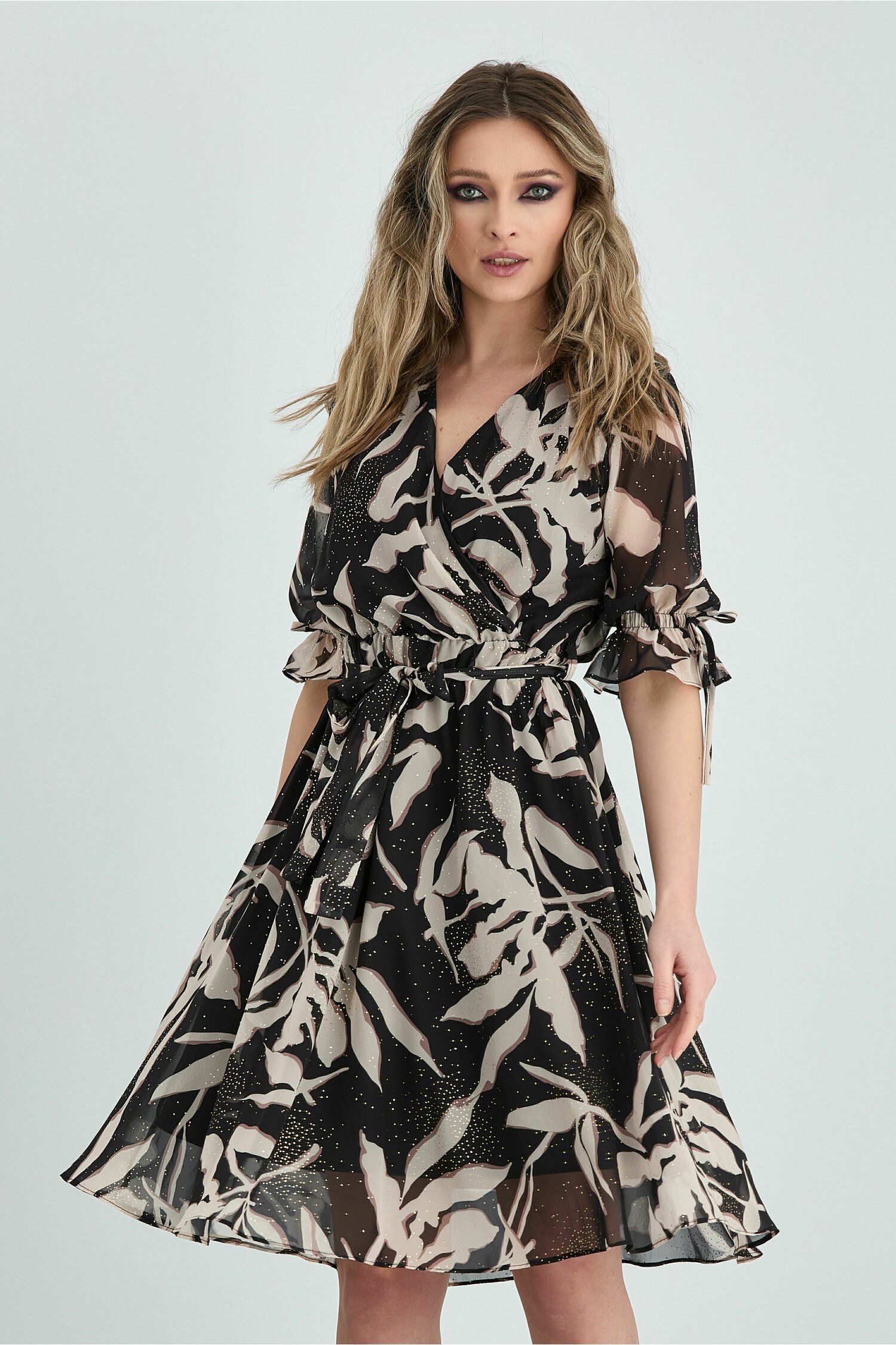 Rochie aria neagra din voal cu imprimeu bej si auriu