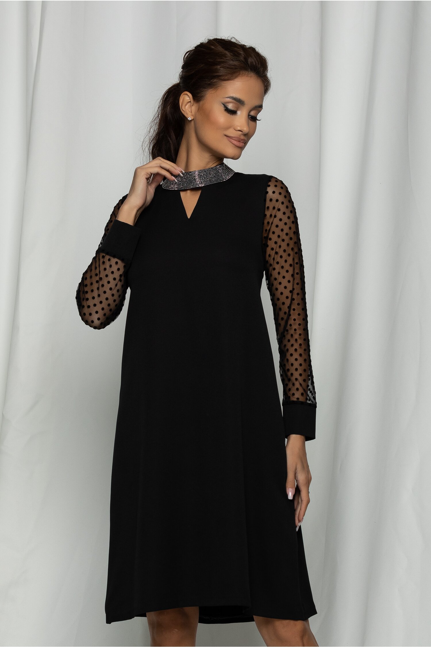 Rochie beatrice neagra cu strasuri la decolteu