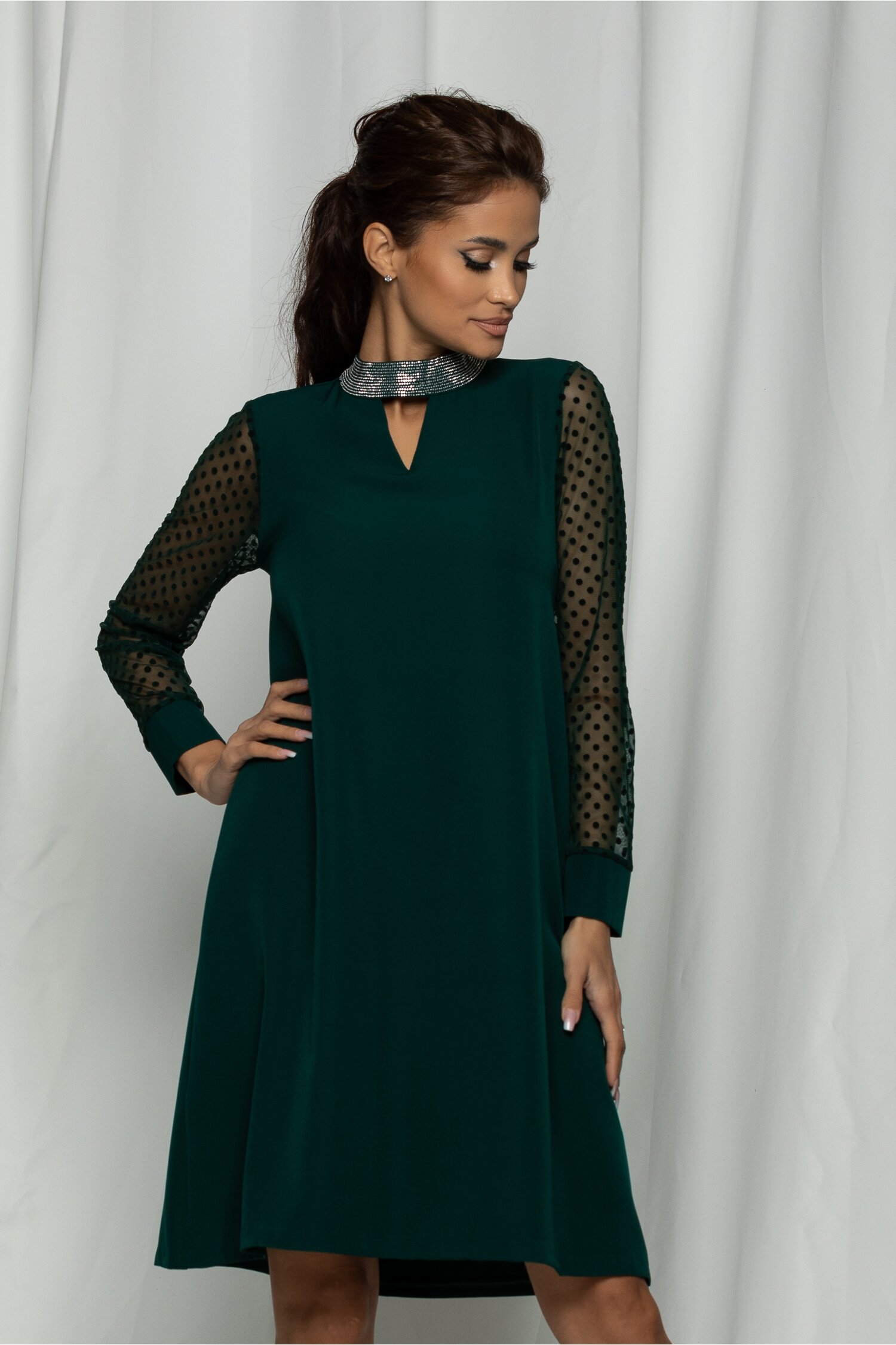 Rochie beatrice verde cu strasuri la decolteu