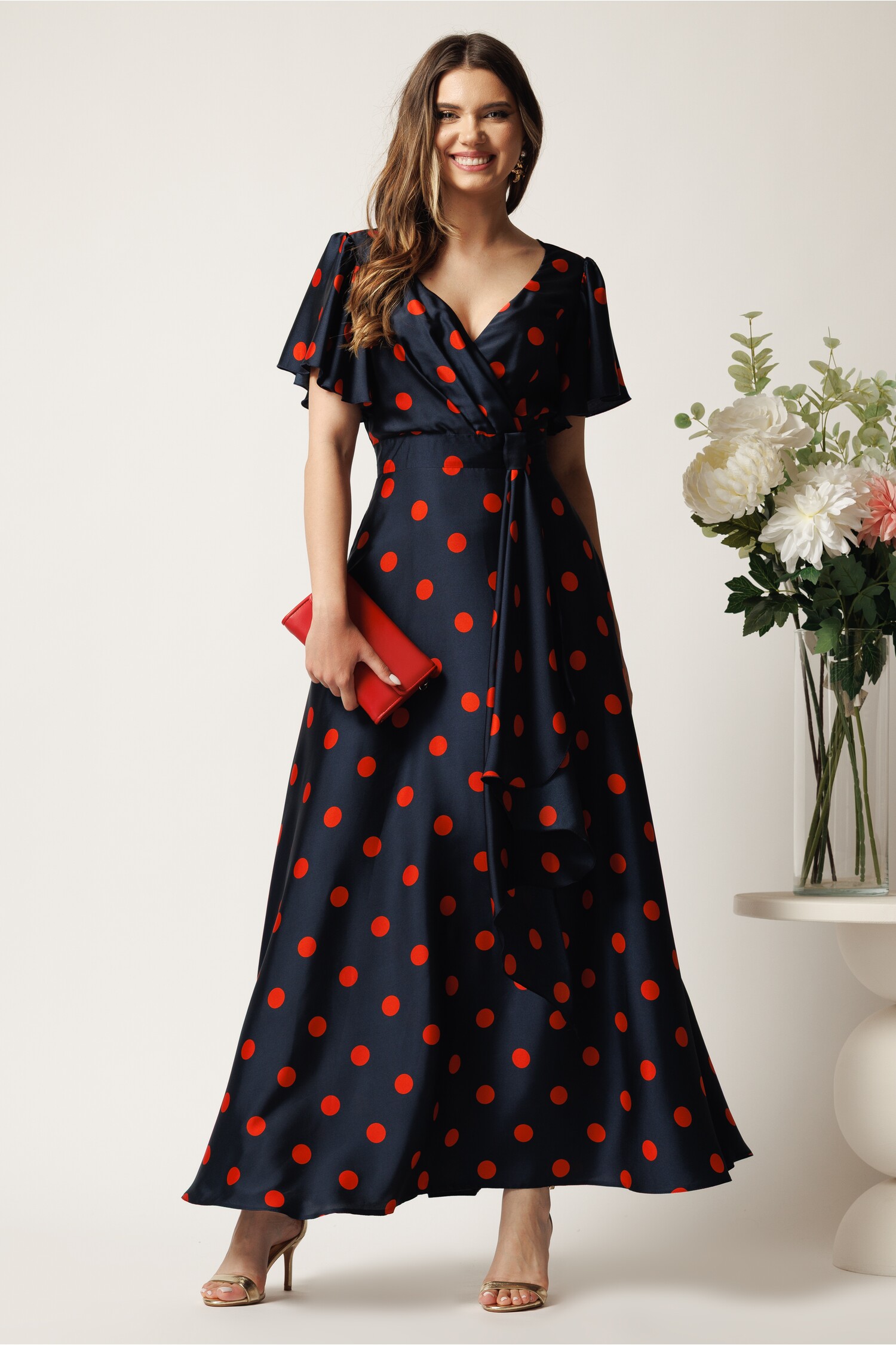 Rochie bleumarin lunga din satin in clos cu buline rosii si volan