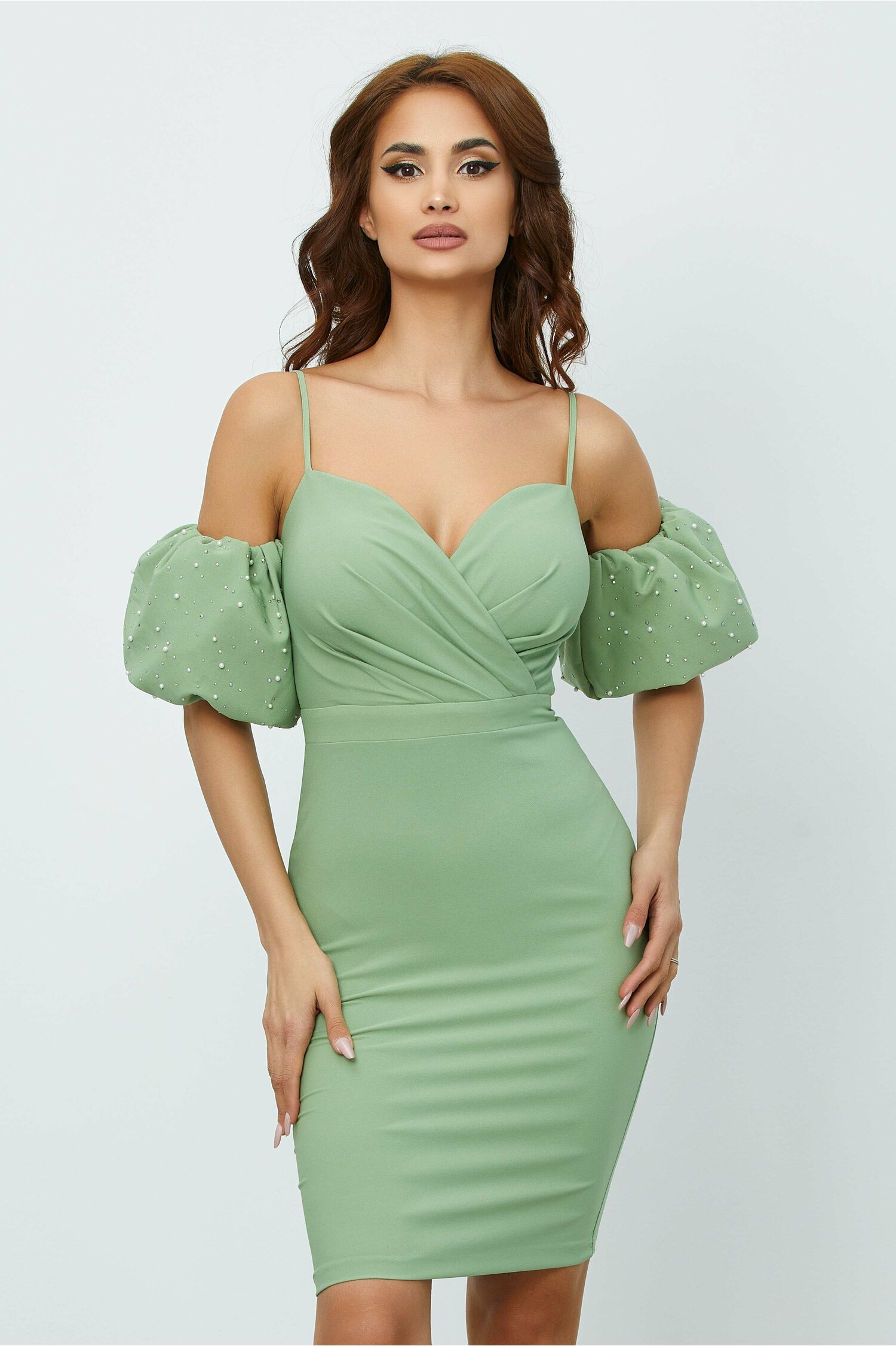 Rochie briana verde cu umerii goi si maneci scurte
